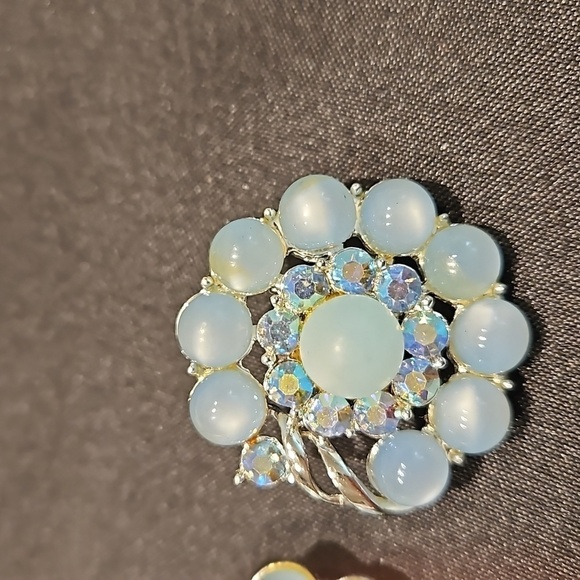 STAR Brand Vintage Moonstone & Aurora Borealis Clip-on Earrings - Picture 2 of 5